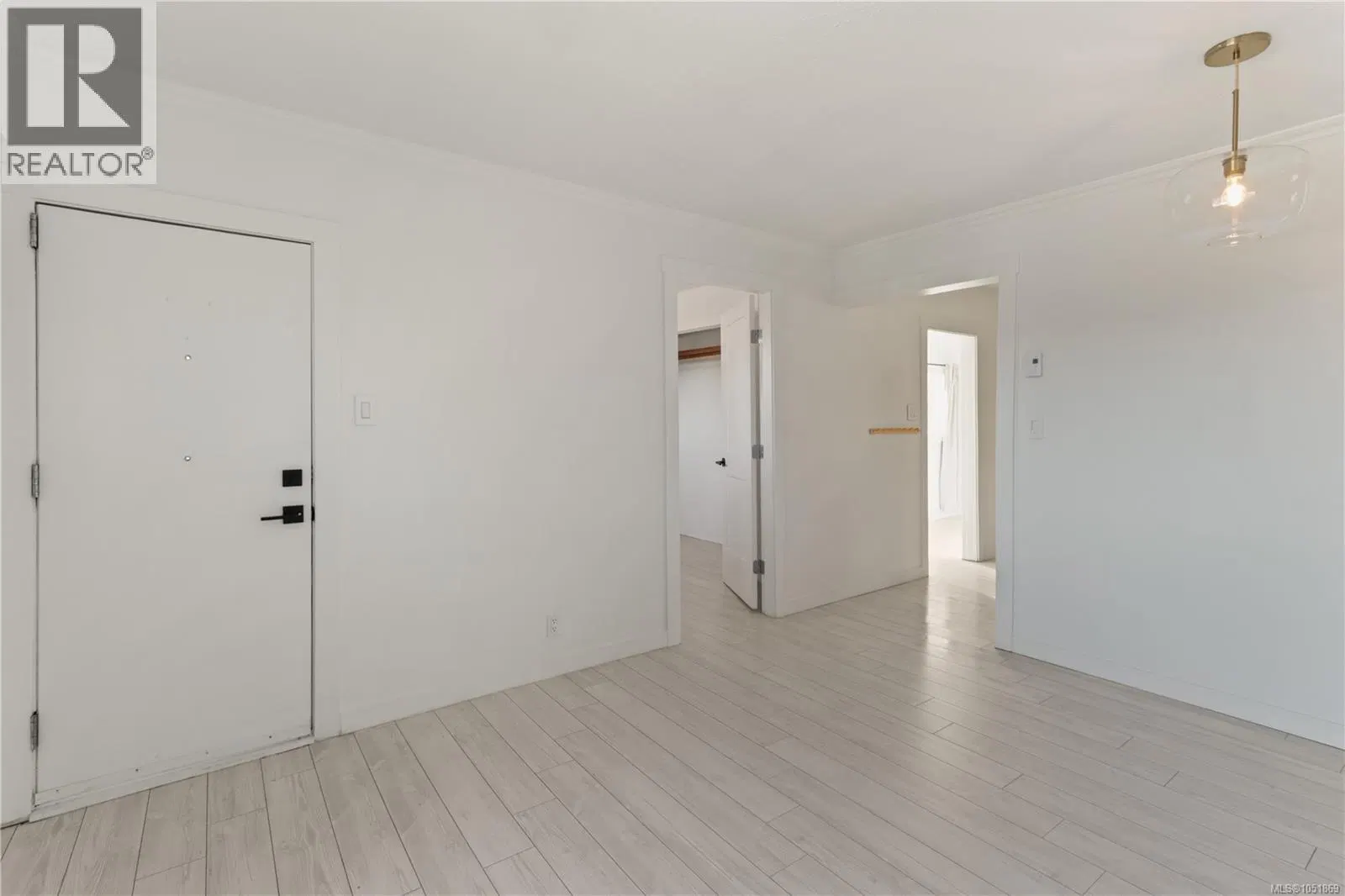 Photo 5 of 41 at 425 Stewart Avenue