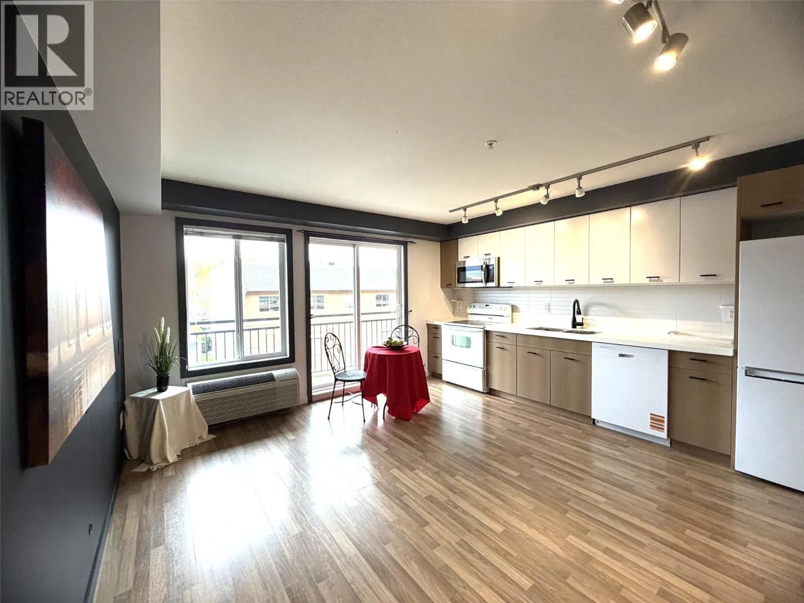 Photo 5 of 26 at #218 – 1550 Dickson Avenue