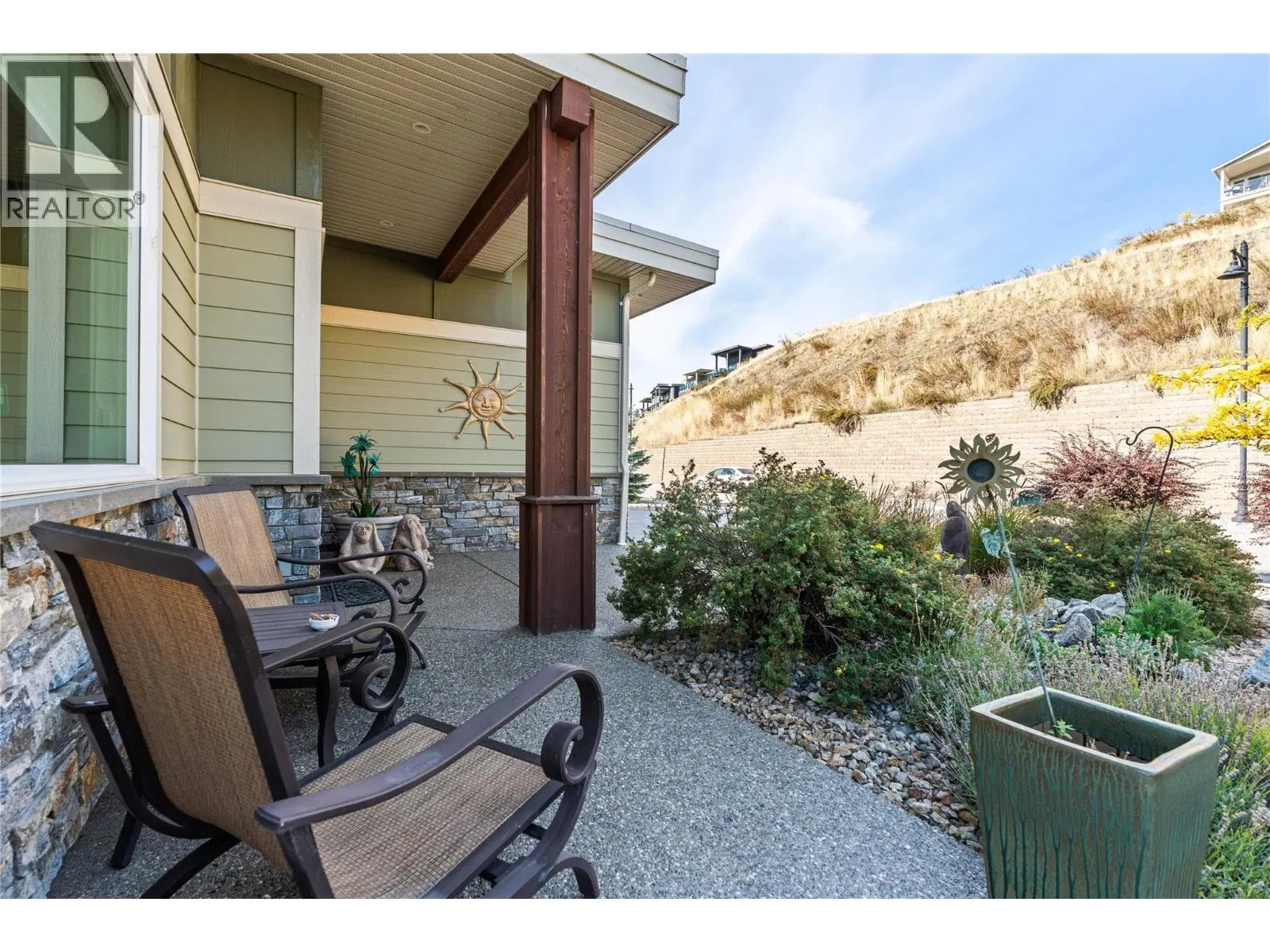 Photo 4 of 75 at 8824 Hampshire Crescent