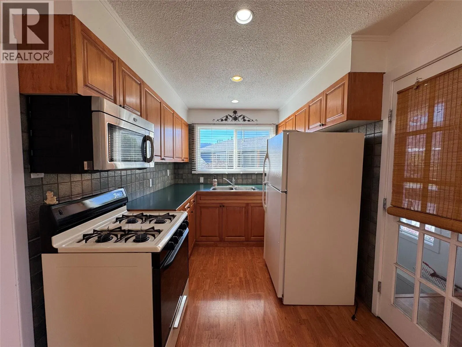 Photo 2 of 35 at 2152 Mamette Avenue