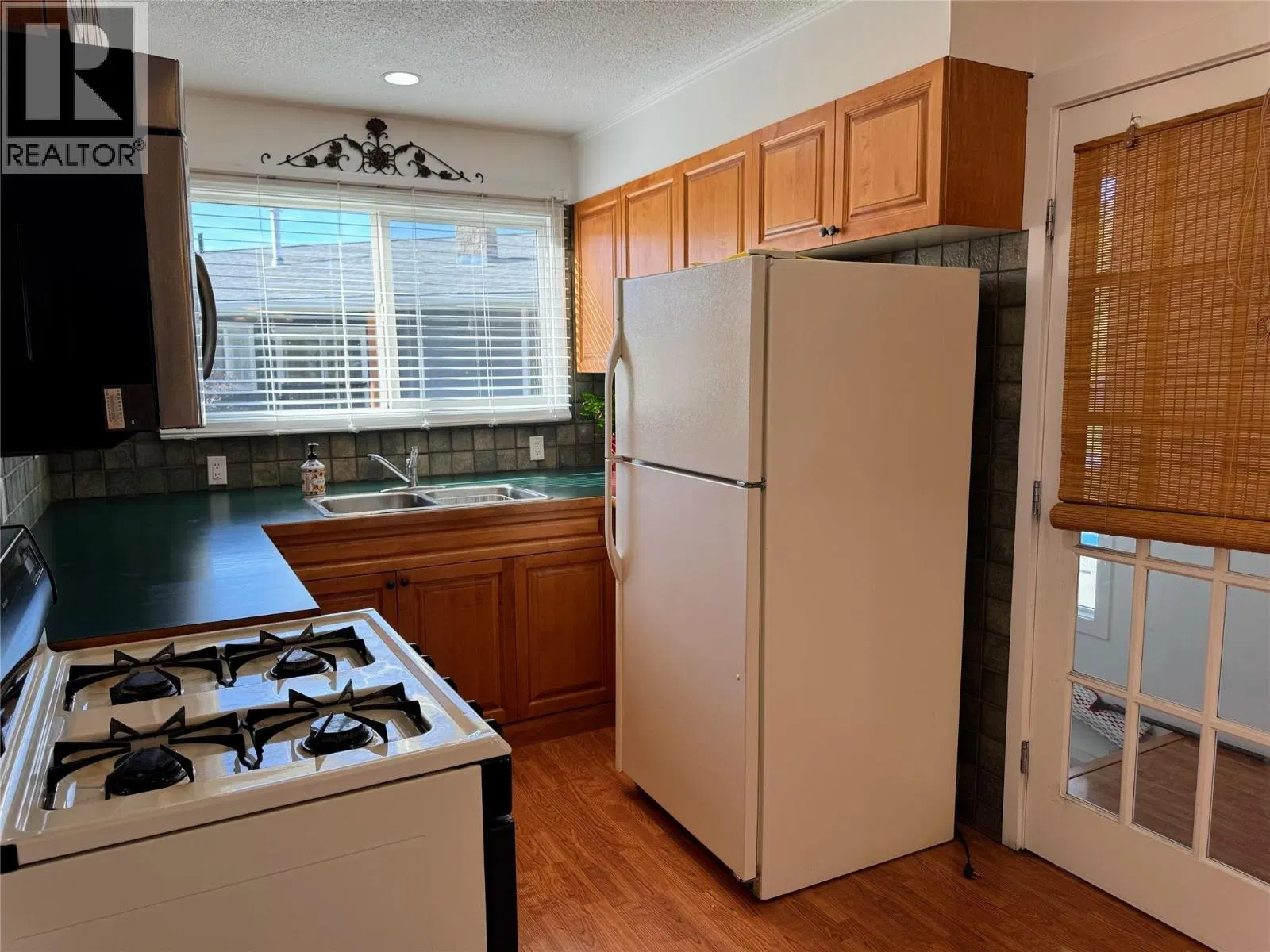 Photo 4 of 35 at 2152 Mamette Avenue