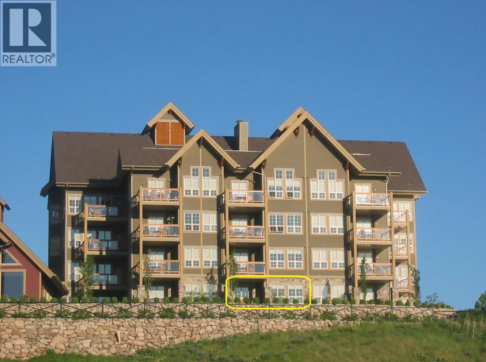 #112 – 107 Village Centre Court