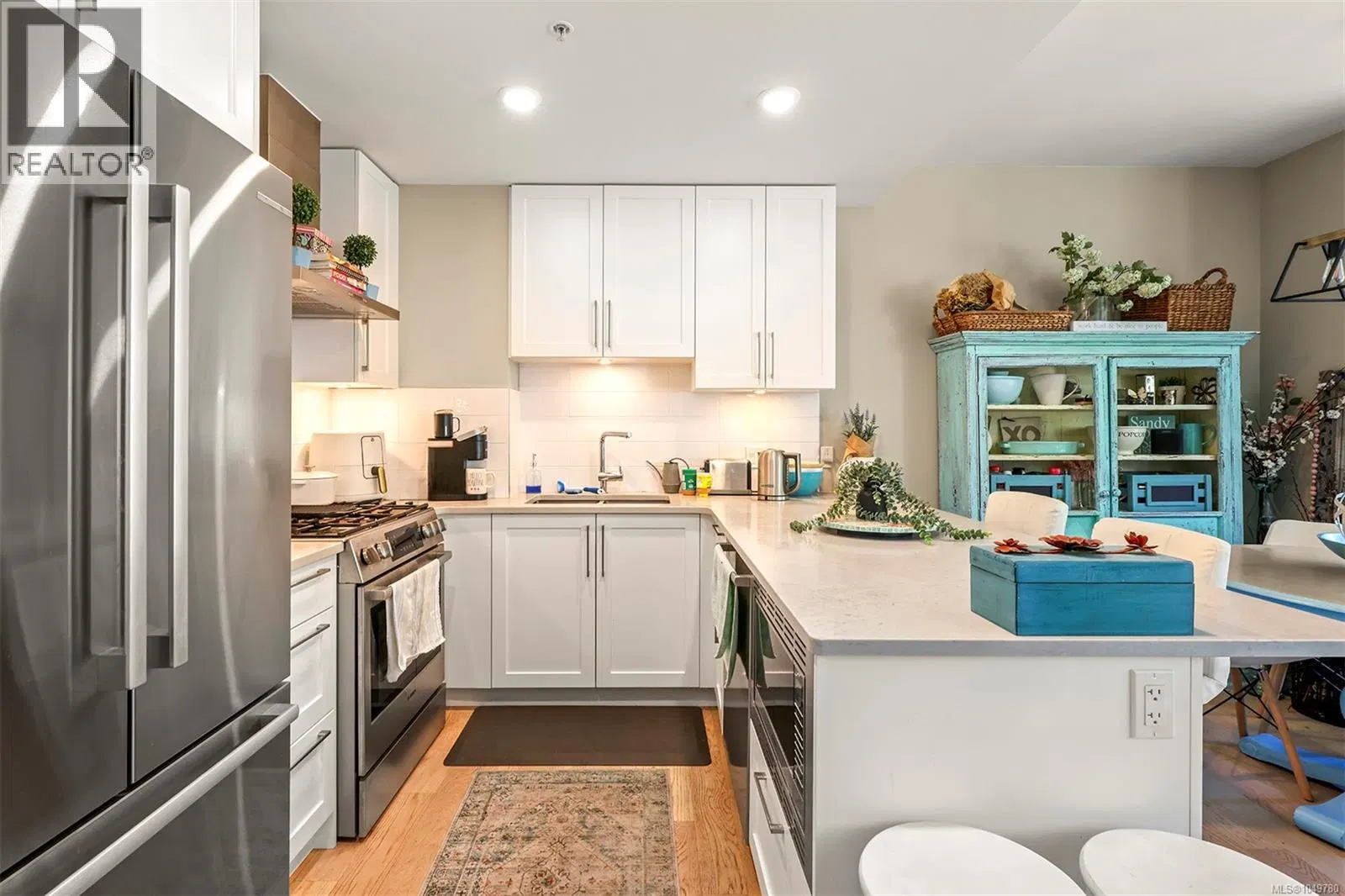 Photo 4 of 31 at #407 – 3529 Dolphin Drive