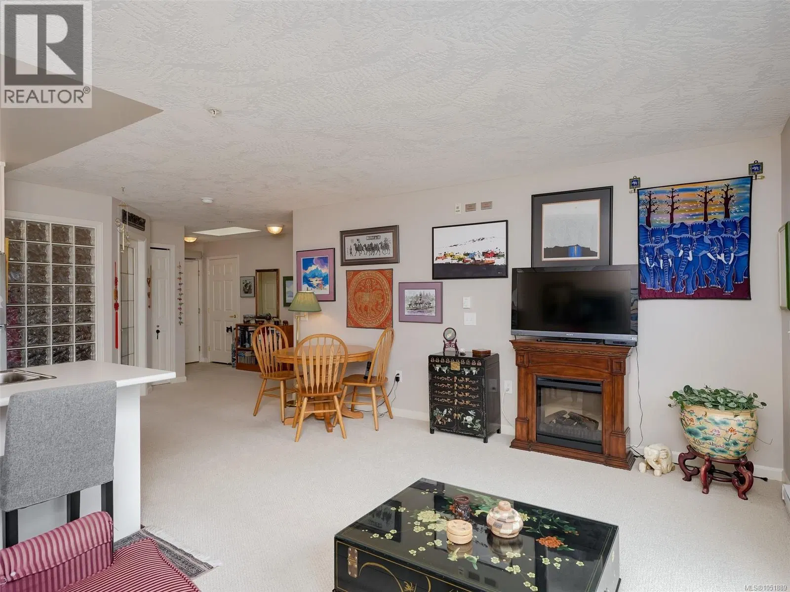 Photo 3 of 30 at #316 – 1485 Garnet Road