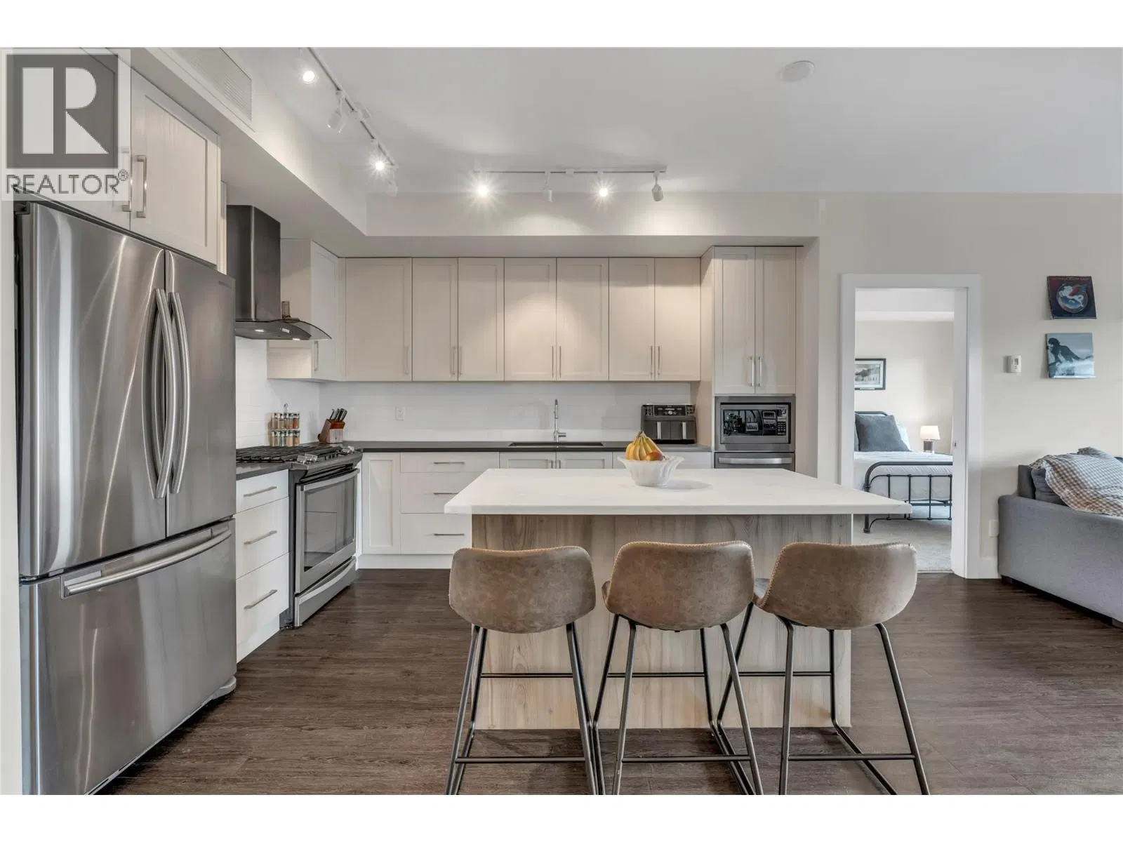 Photo 3 of 41 at #210 – 4380 Lakeshore Road