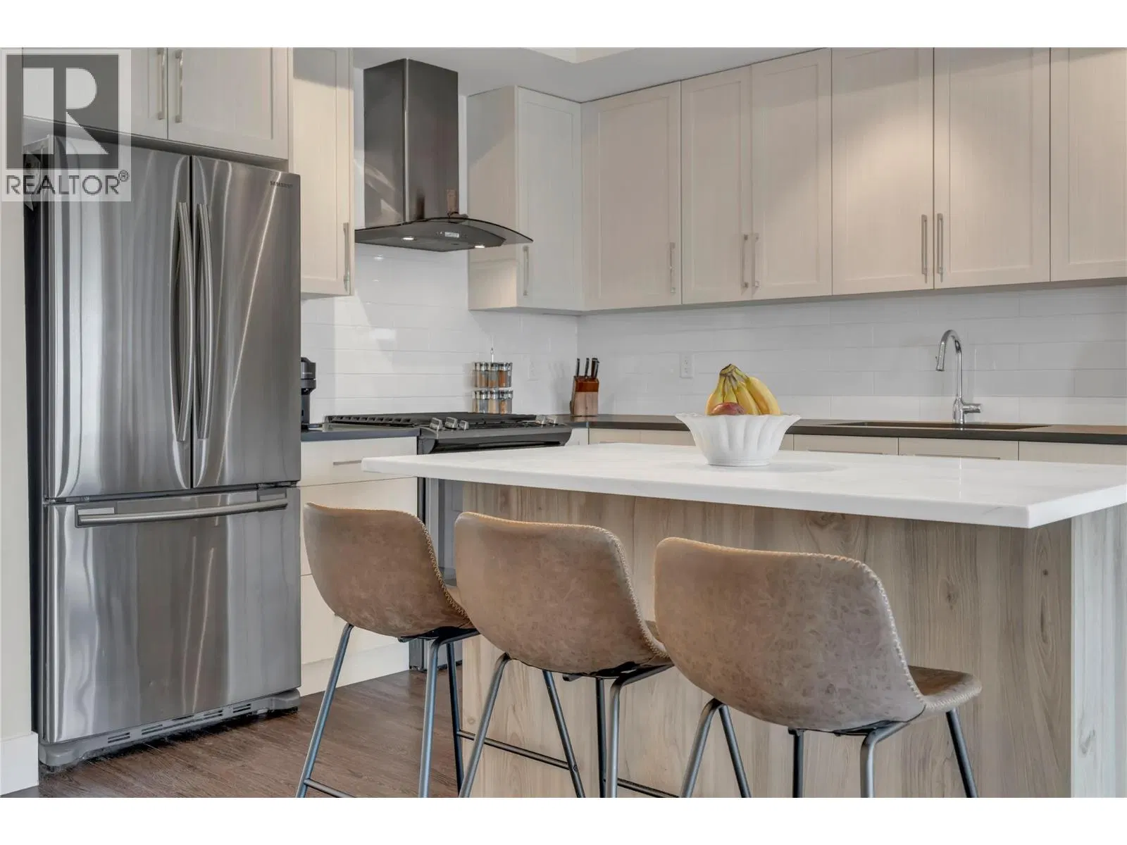 Photo 4 of 41 at #210 – 4380 Lakeshore Road