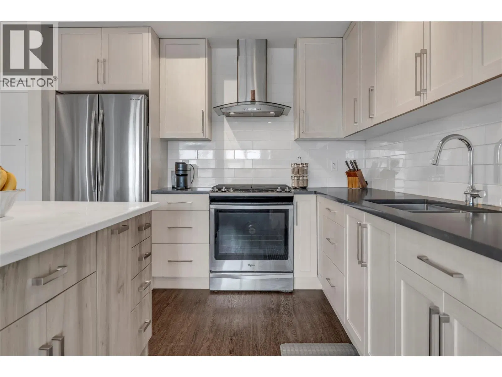 Photo 5 of 41 at #210 – 4380 Lakeshore Road