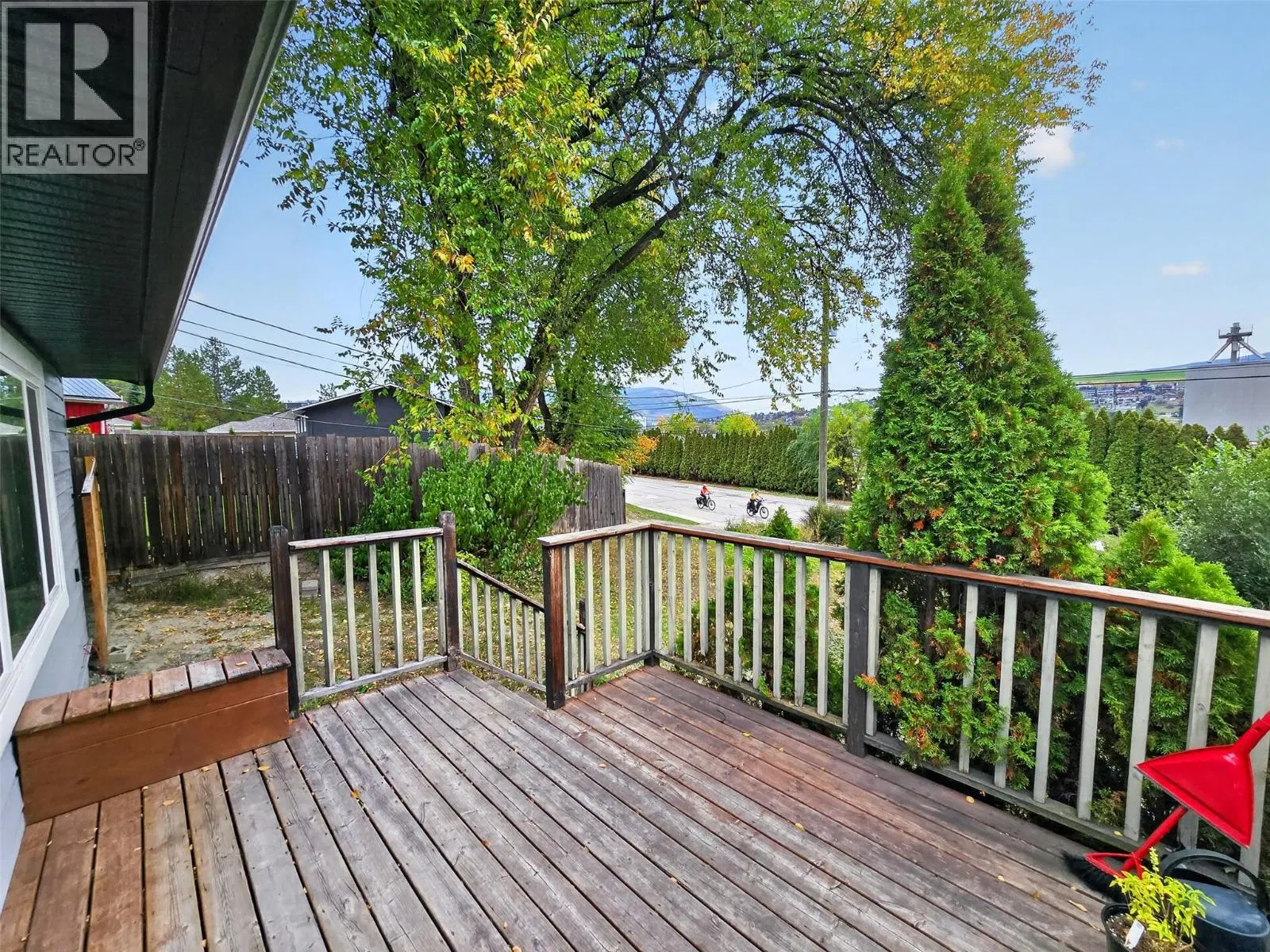 Photo 3 of 44 at 5113 27 Avenue