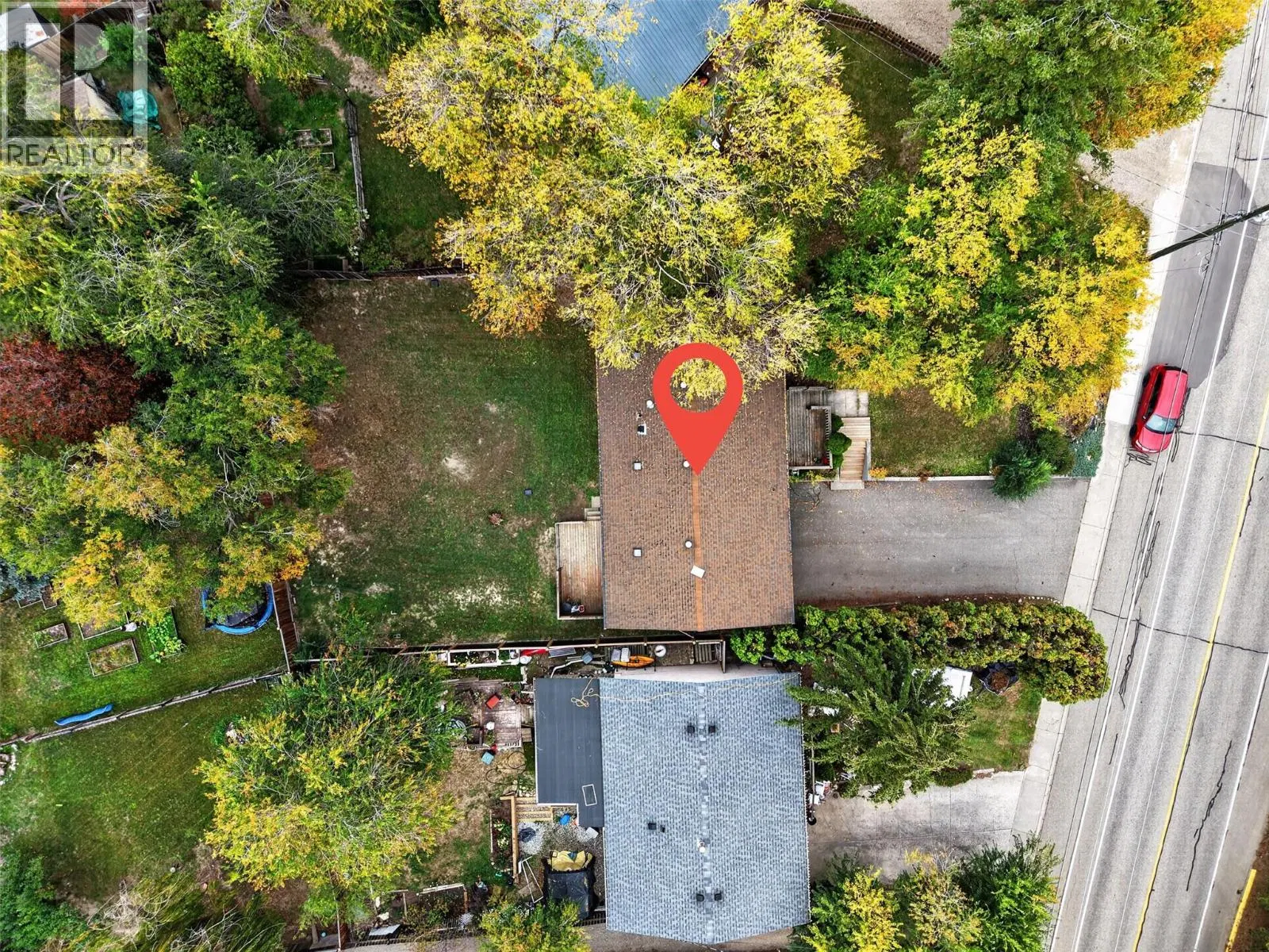 Photo 4 of 44 at 5113 27 Avenue