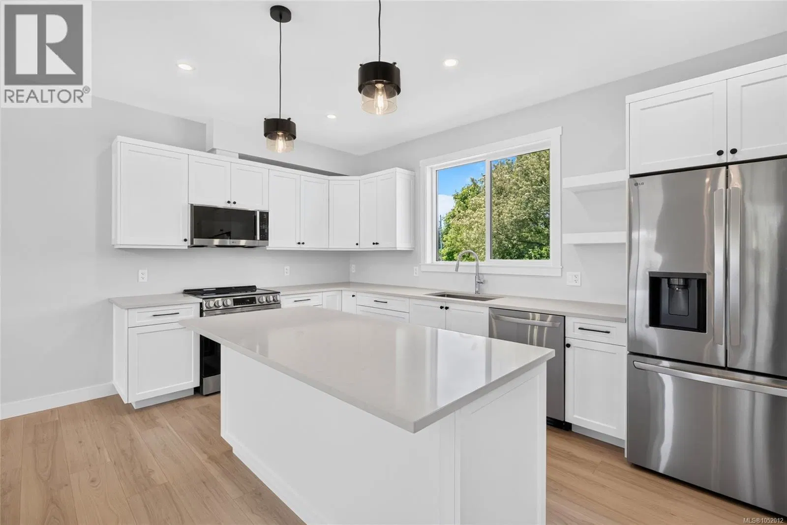 Photo 4 of 49 at 2022B Galerno Road