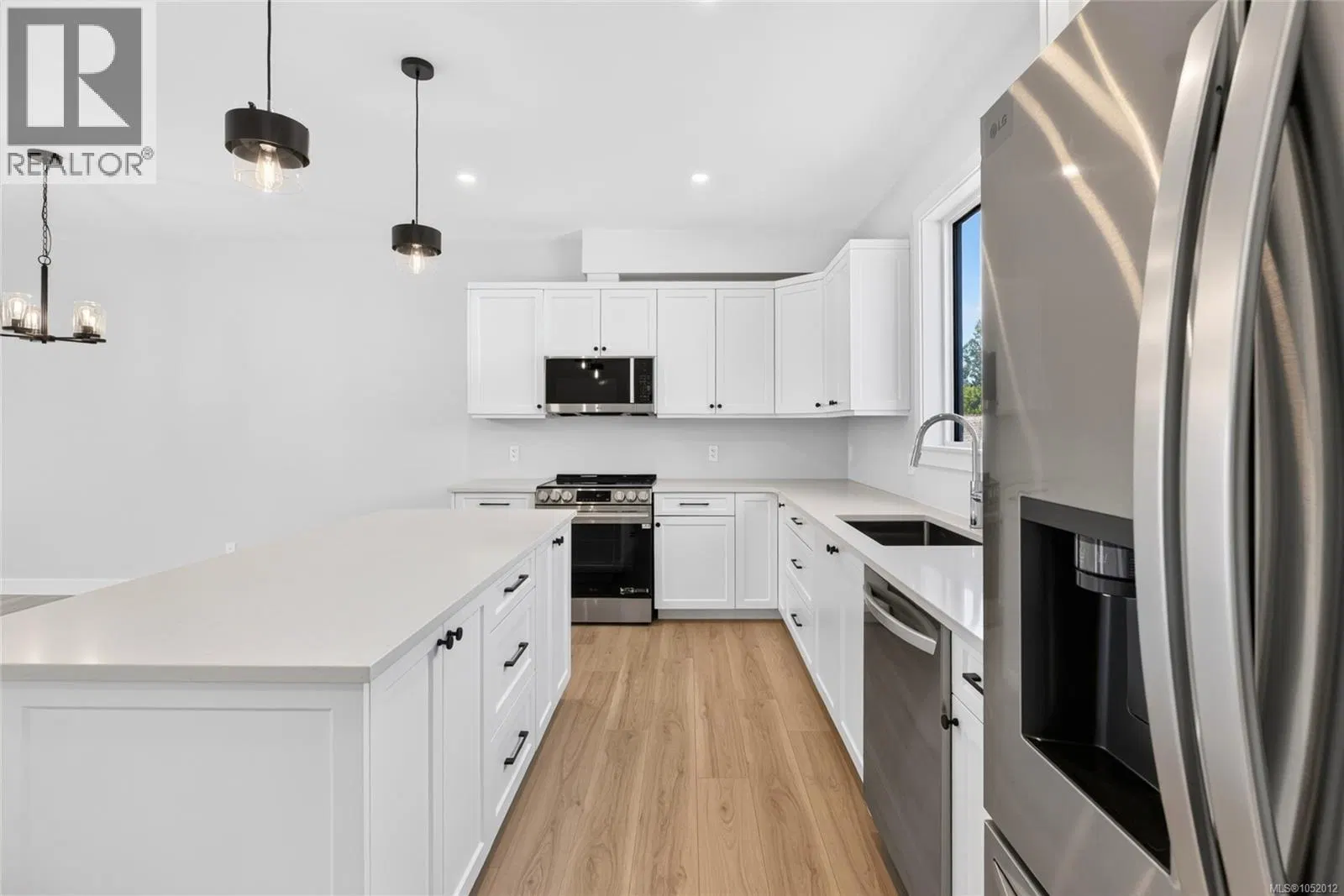 Photo 5 of 49 at 2022B Galerno Road