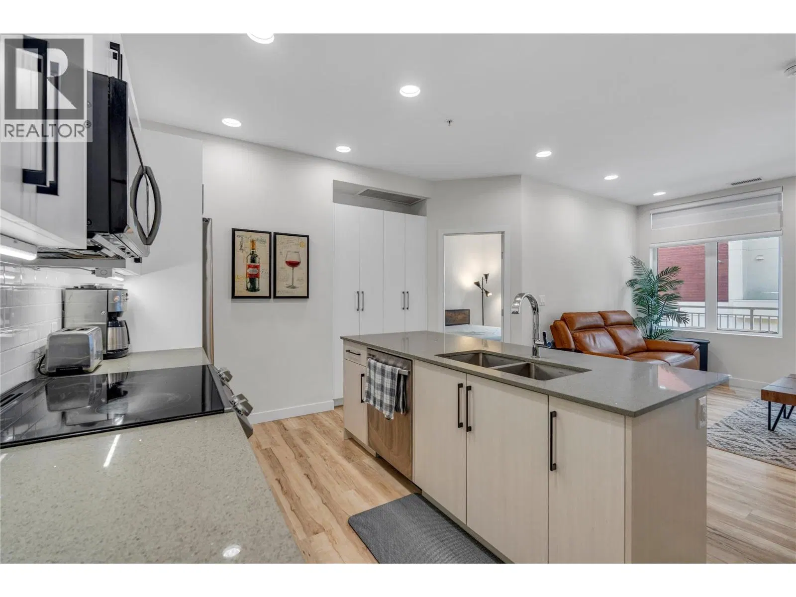 Photo 3 of 25 at #113 – 13417 Lakeshore Drive