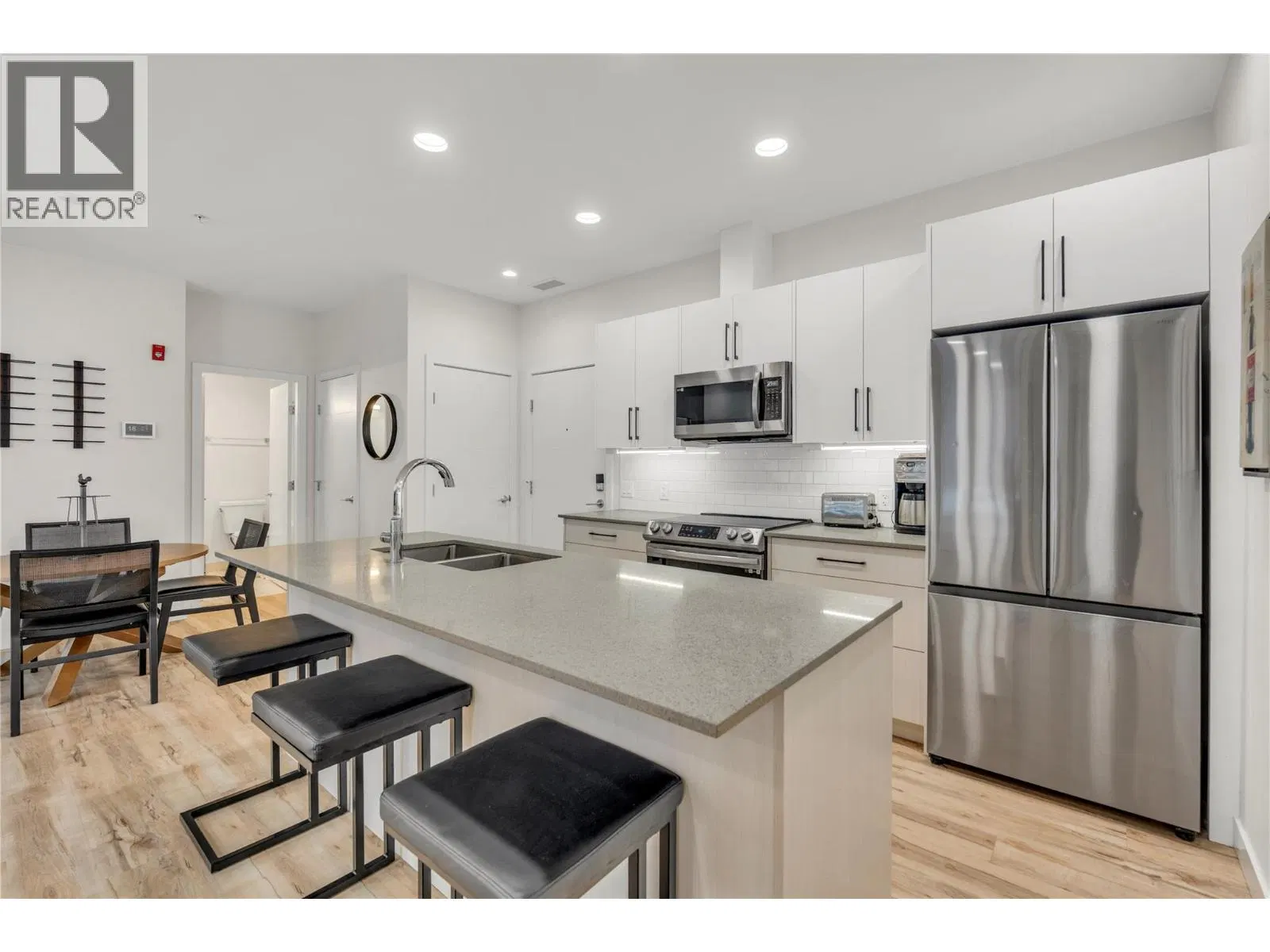 Photo 4 of 25 at #113 – 13417 Lakeshore Drive