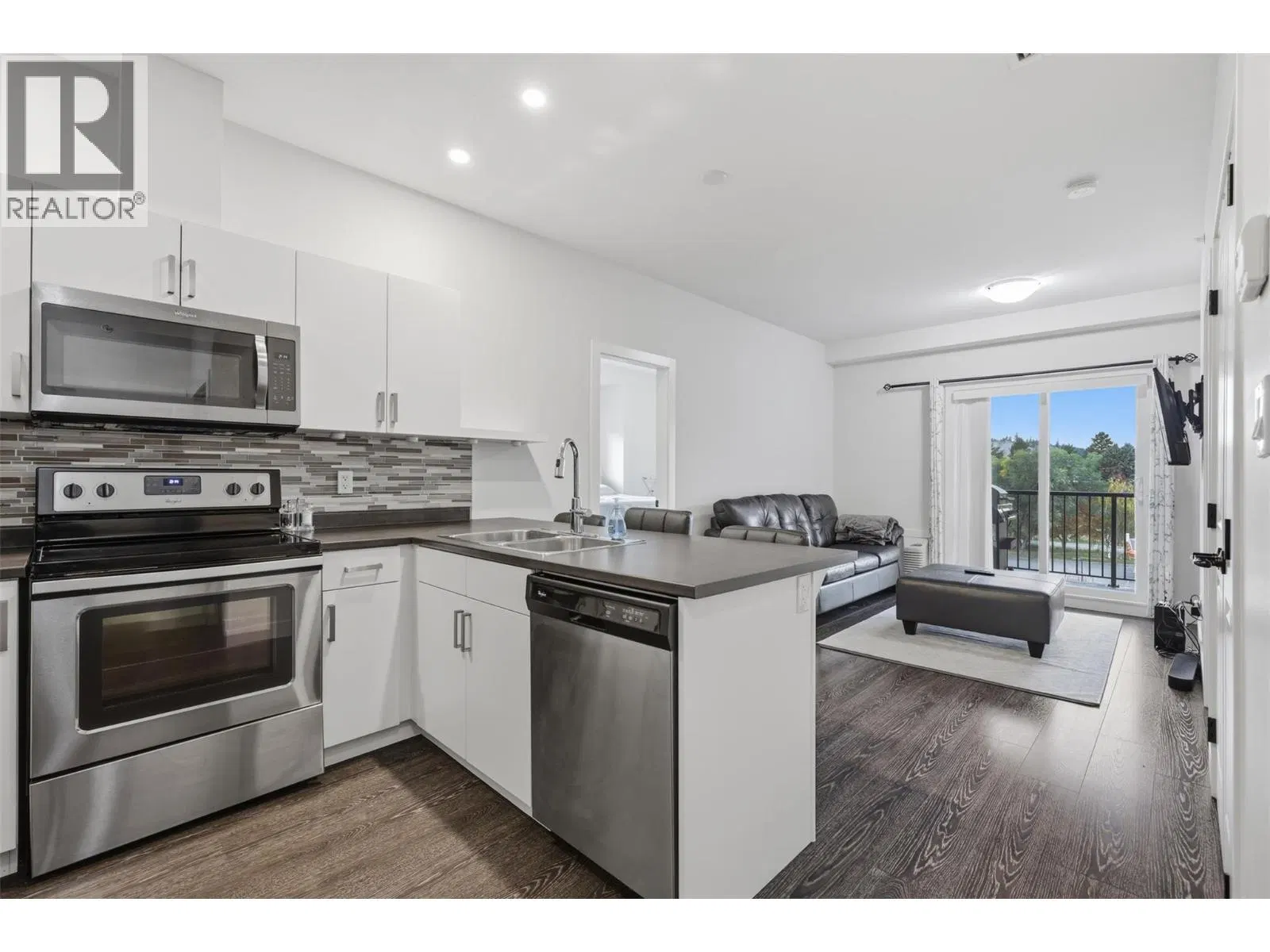 Photo 5 of 37 at #522 – 5170 DALLAS Drive