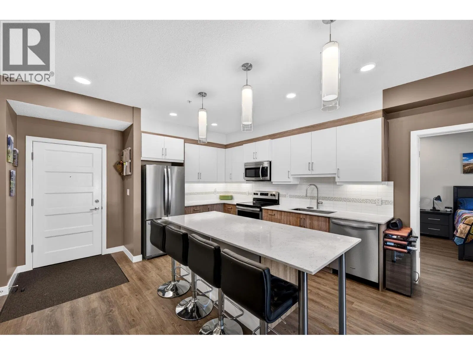 Photo 4 of 43 at #1205 – 410 5TH Avenue