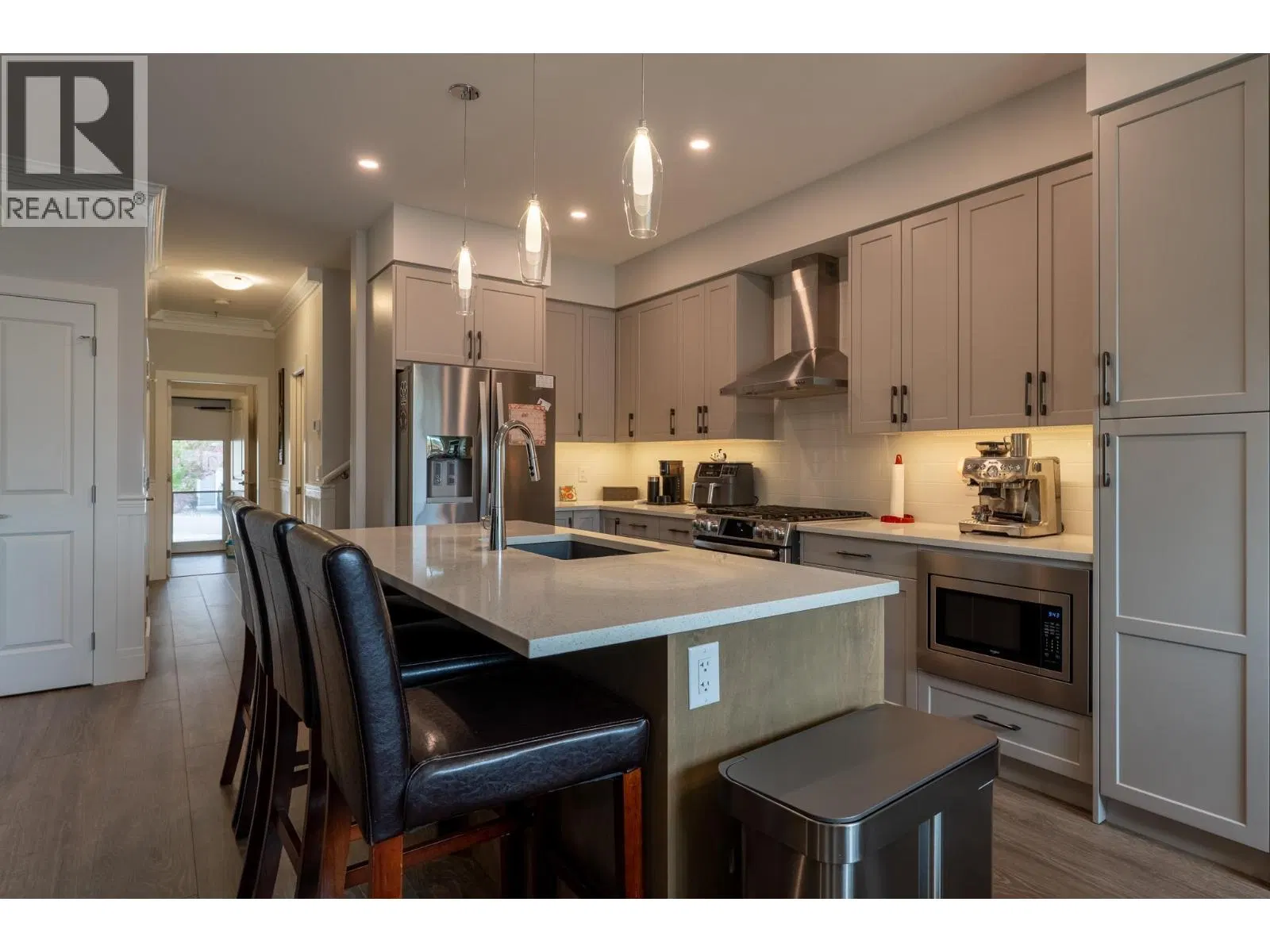 Photo 5 of 25 at 3369 Hawks Crescent