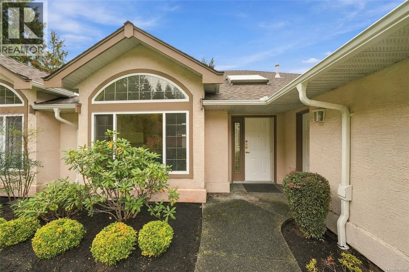Photo 3 of 47 at #16 – 850 Arbutus Street