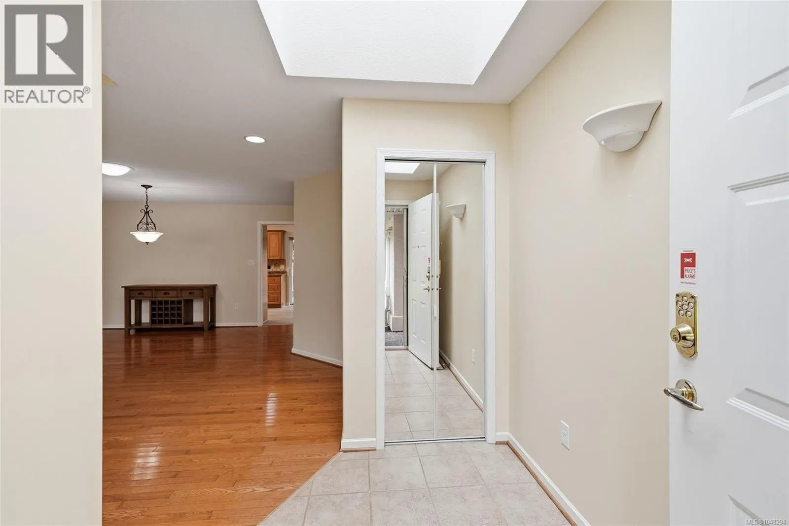 Photo 4 of 47 at #16 – 850 Arbutus Street