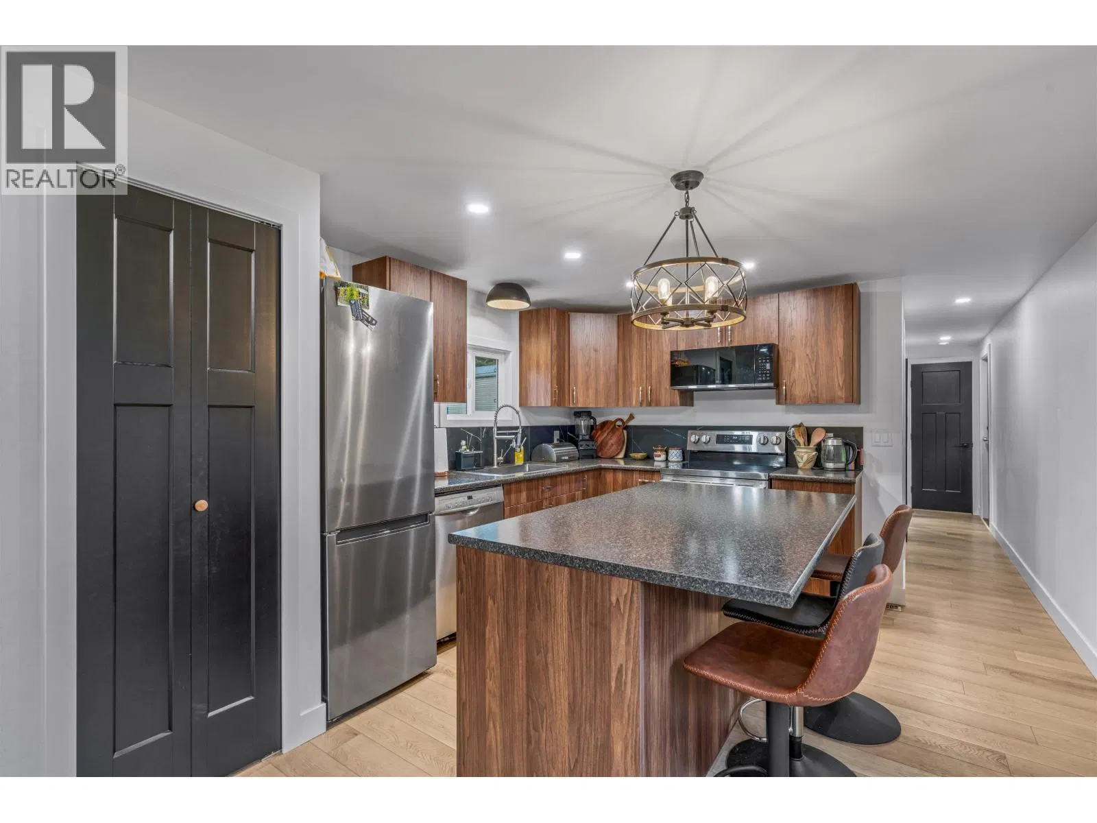 Photo 4 of 17 at 4086 NORDIC Drive