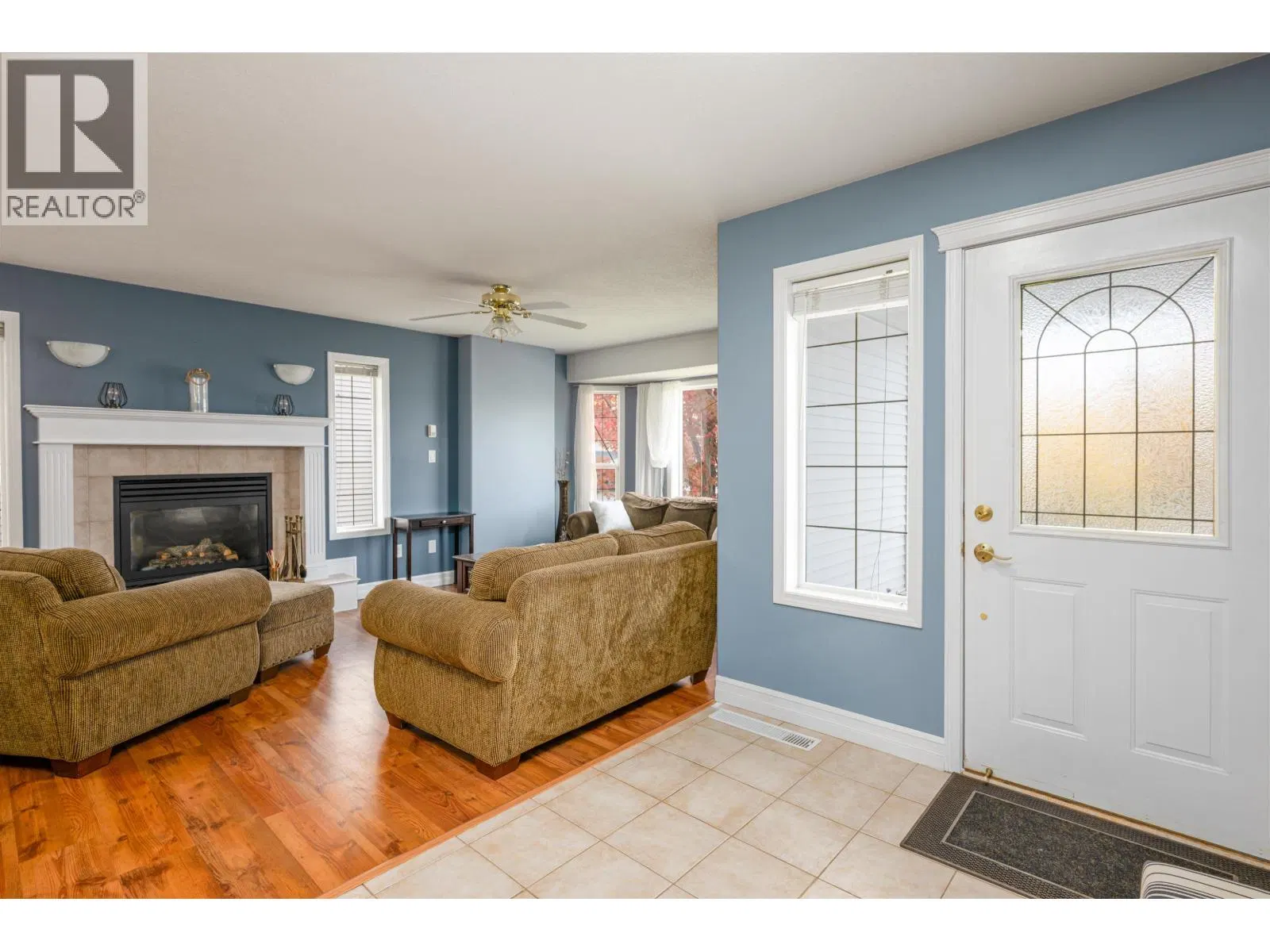 Photo 4 of 39 at 6915 CHARTWELL Crescent