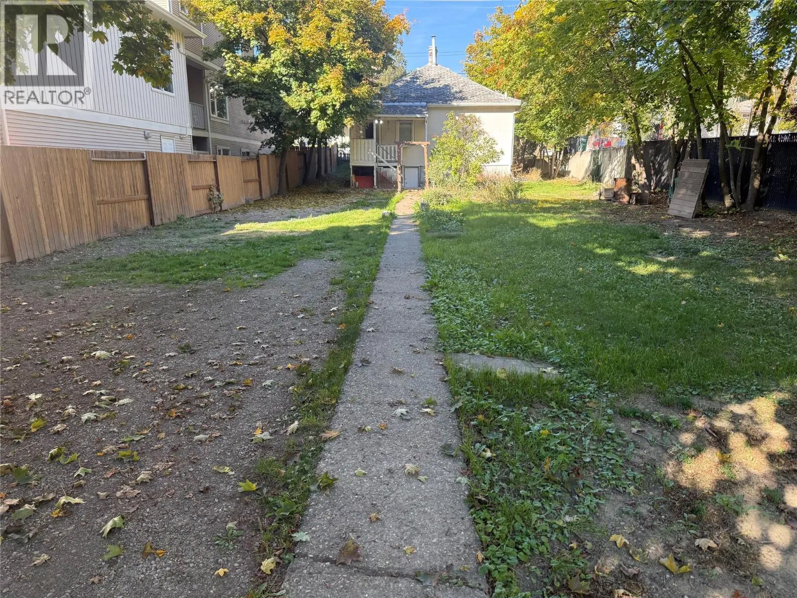 Photo 5 of 12 at 3802 32 Avenue
