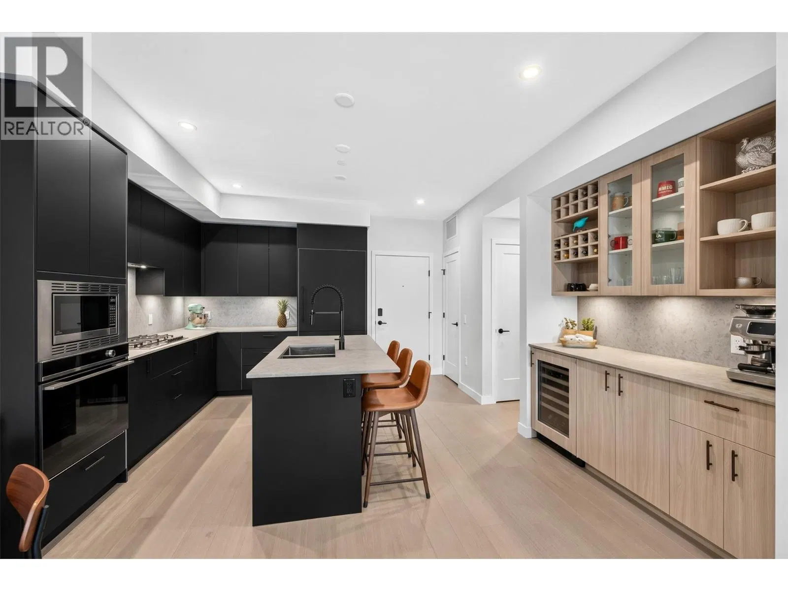 Photo 4 of 37 at #209 – 9652 Benchland Drive