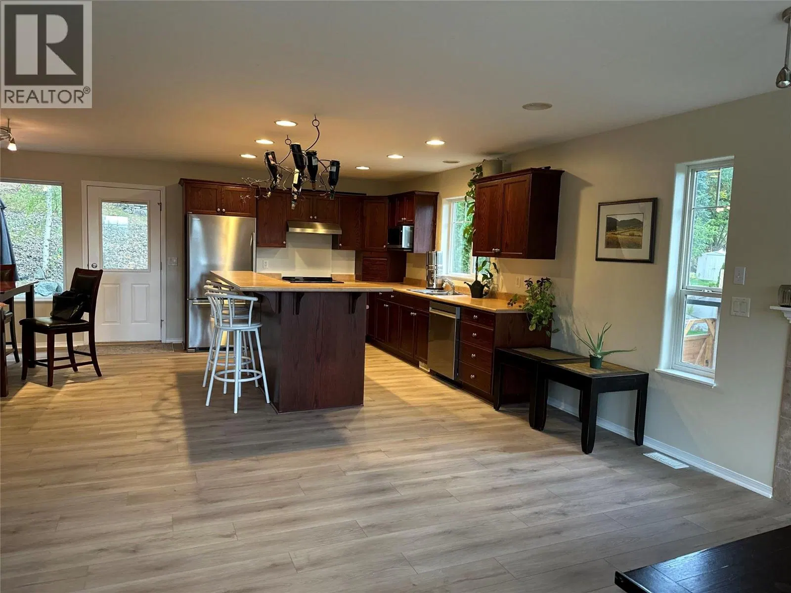 Photo 3 of 7 at 2145 Chilcotin Crescent