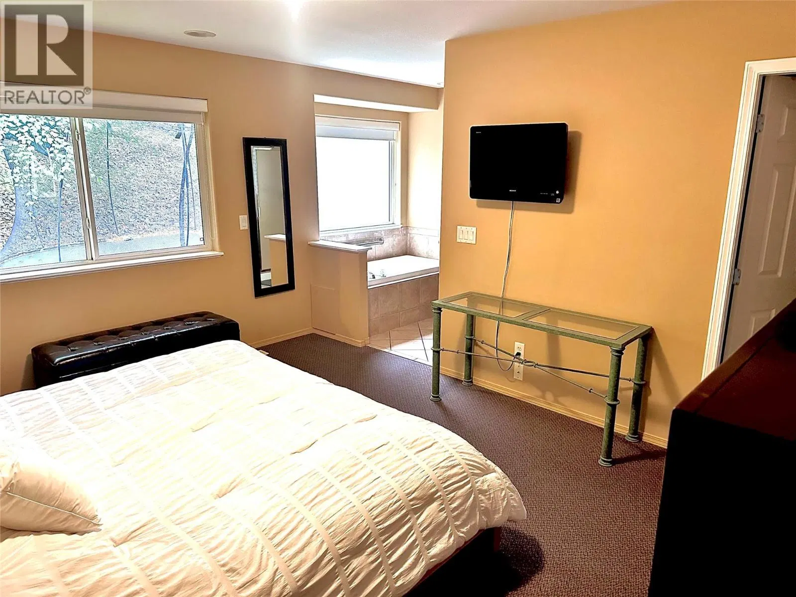 Photo 4 of 7 at 2145 Chilcotin Crescent
