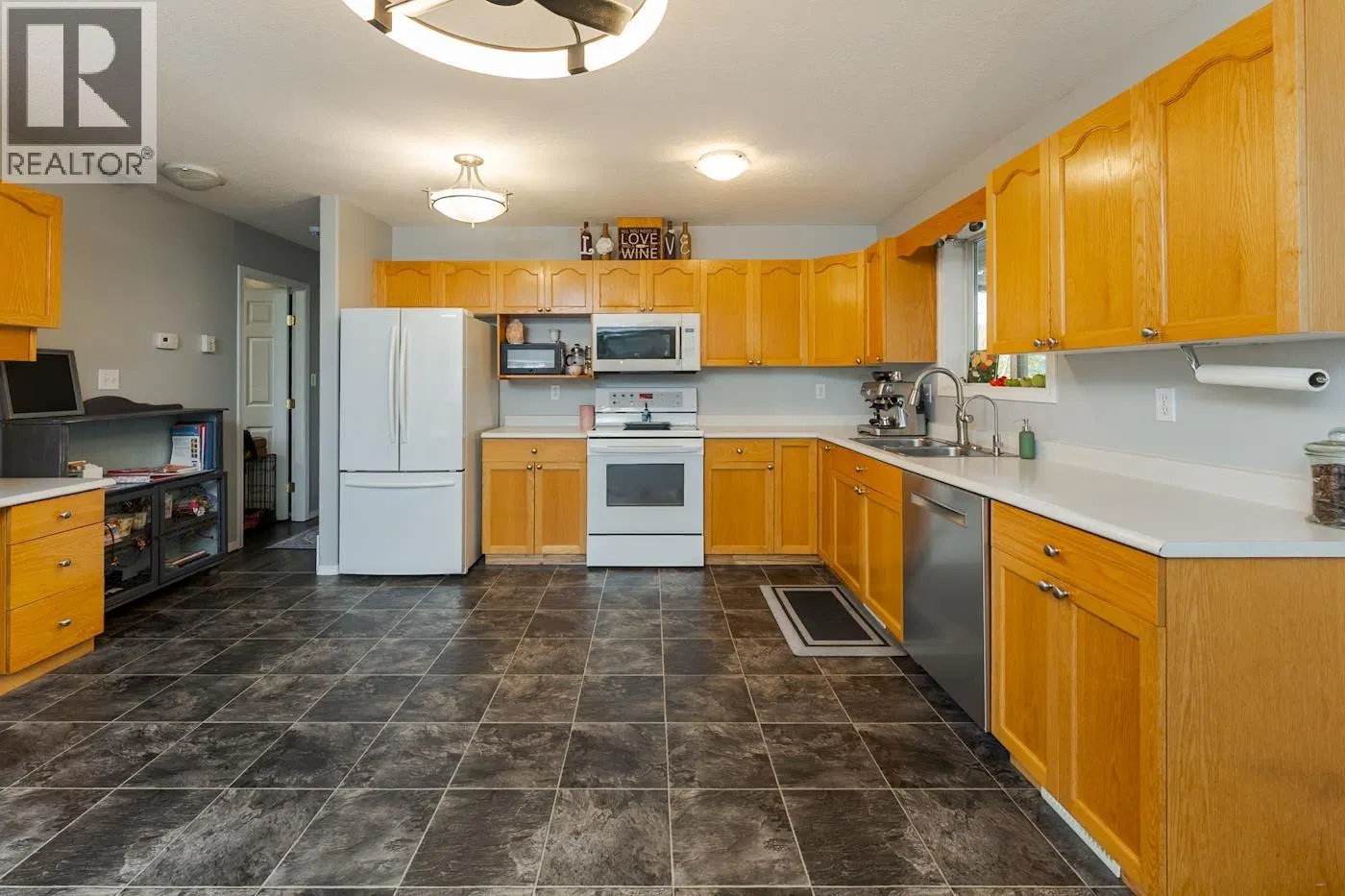 Photo 4 of 20 at 5556 LEHMAN Street