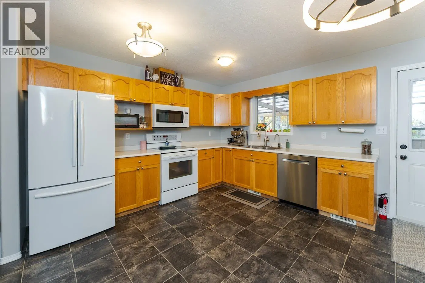 Photo 5 of 20 at 5556 LEHMAN Street