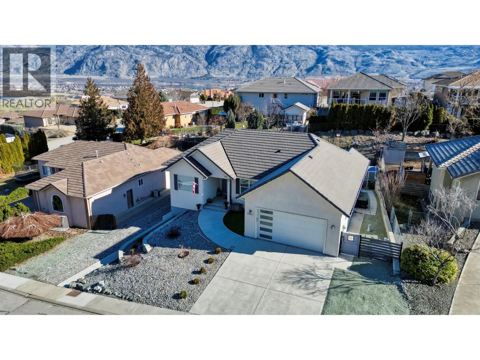 Photo 2 of 32 at 3807 FAIRWINDS Drive