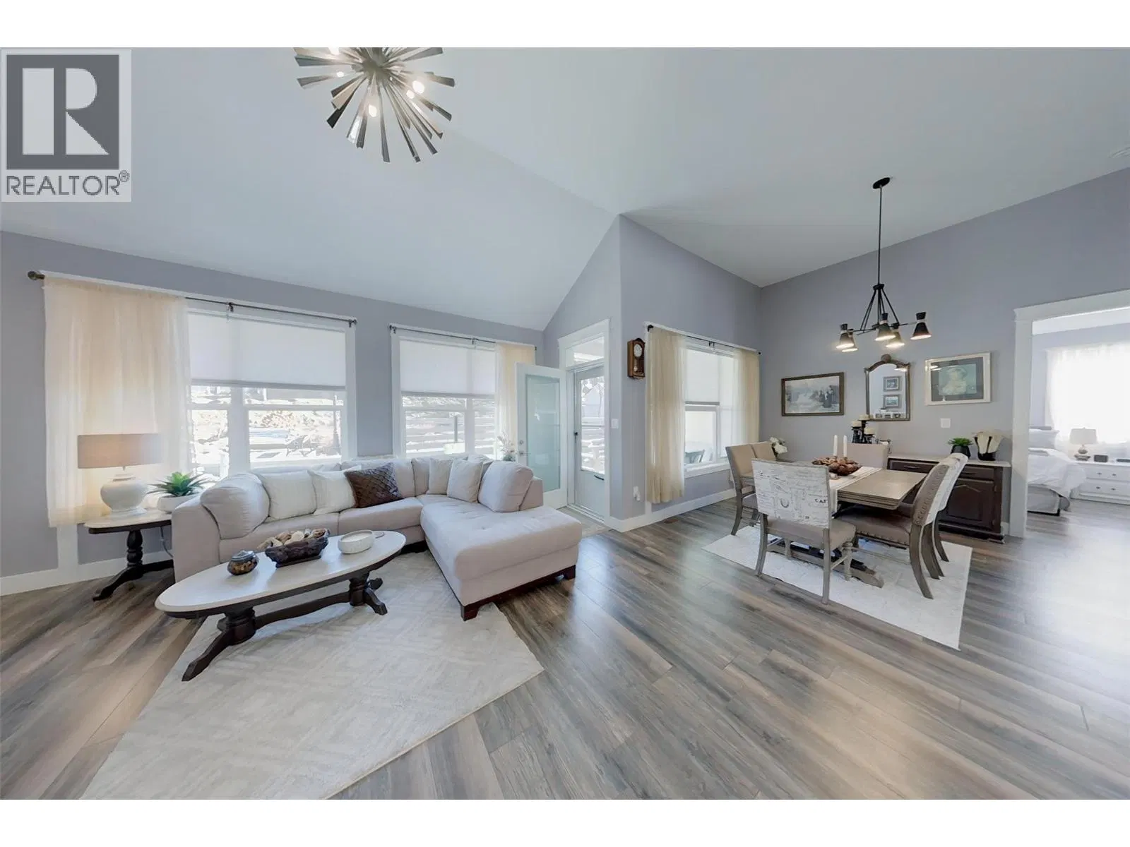 Photo 5 of 32 at 3807 FAIRWINDS Drive