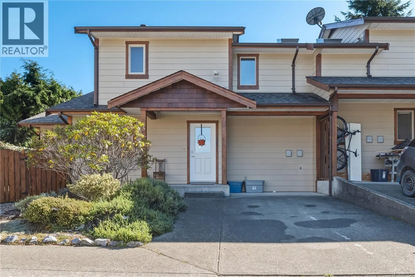 #3 – 1626 Holly Crescent