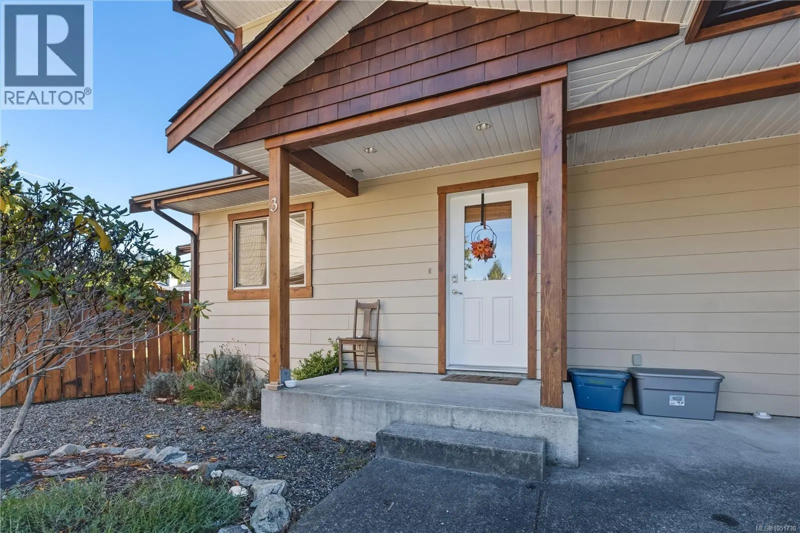 Photo 2 of 30 at #3 – 1626 Holly Crescent
