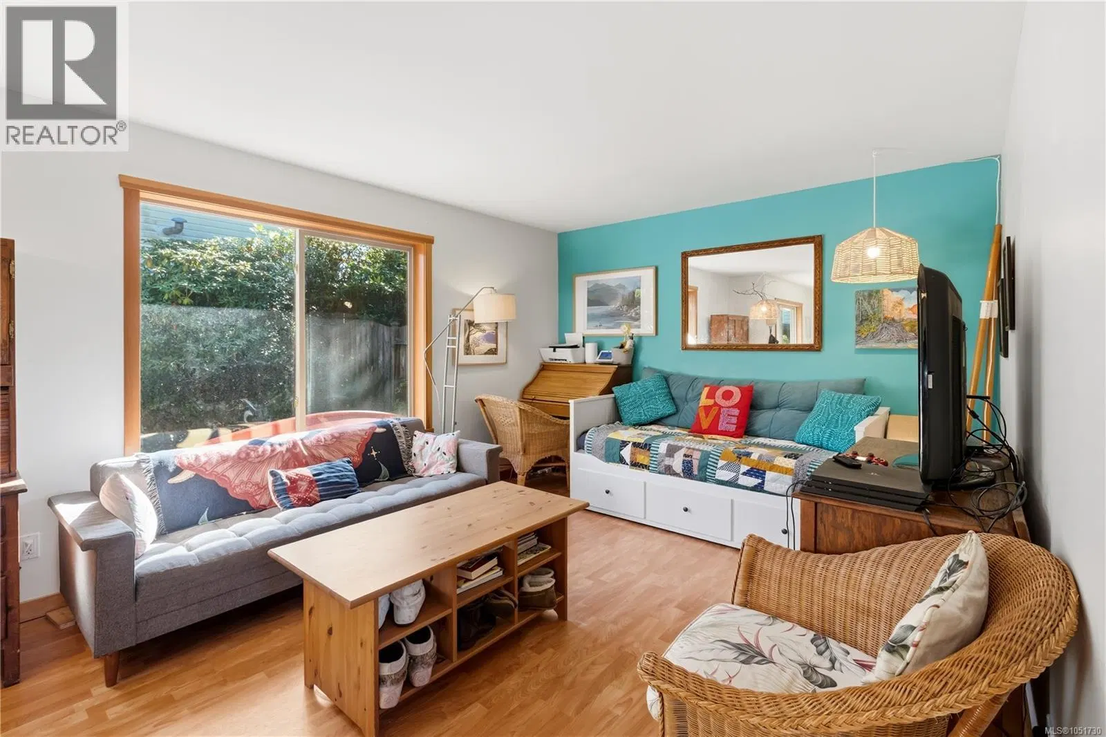 Photo 3 of 30 at #3 – 1626 Holly Crescent