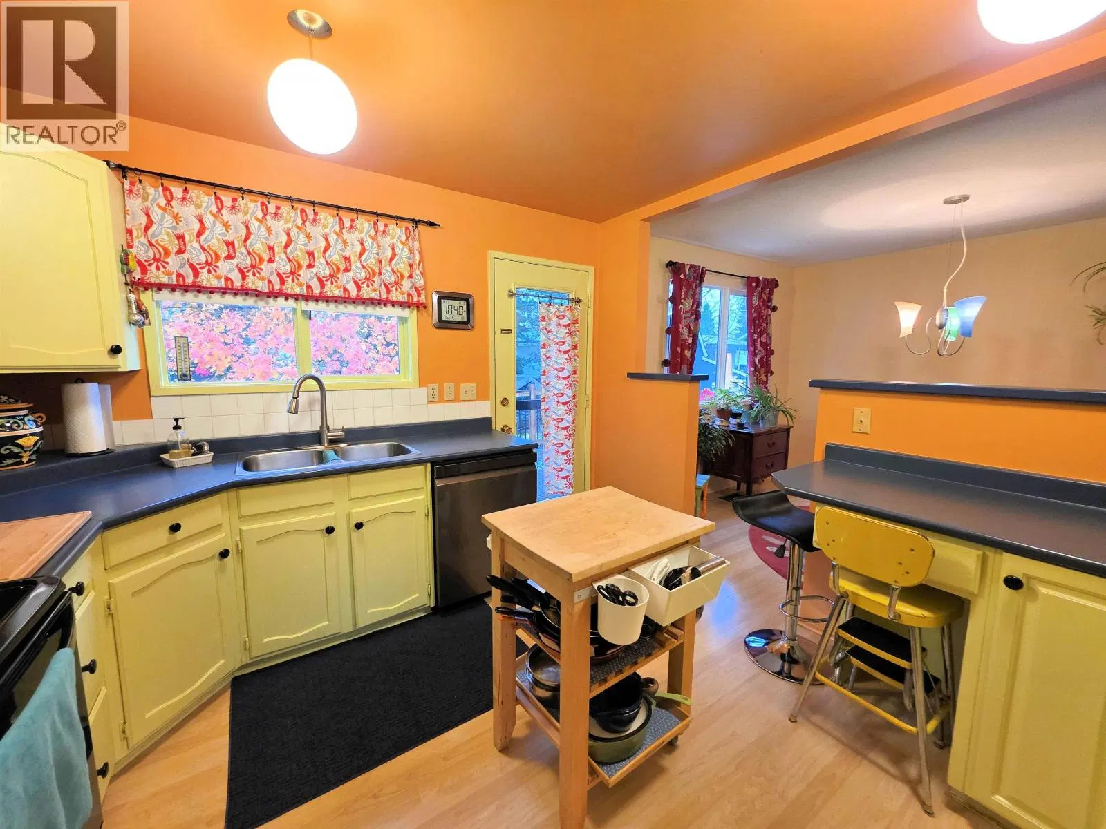 Photo 3 of 37 at 4231 MERTON Crescent