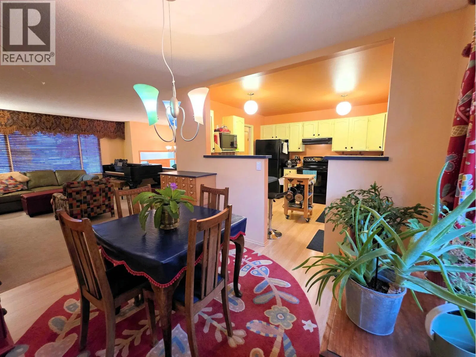Photo 4 of 37 at 4231 MERTON Crescent
