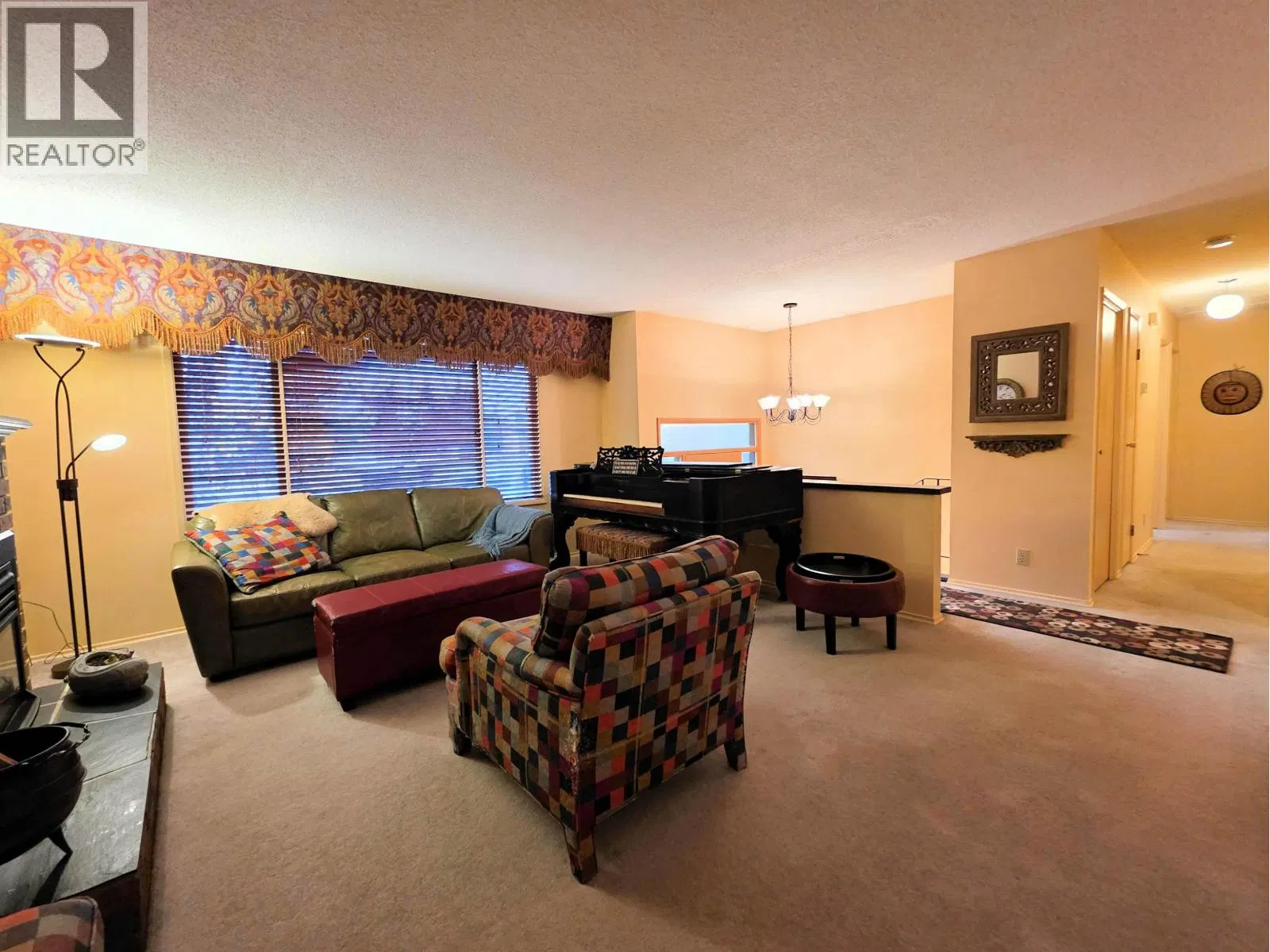 Photo 5 of 37 at 4231 MERTON Crescent