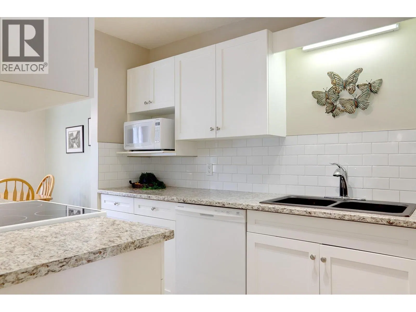Photo 5 of 42 at #7 – 4209 25 Street