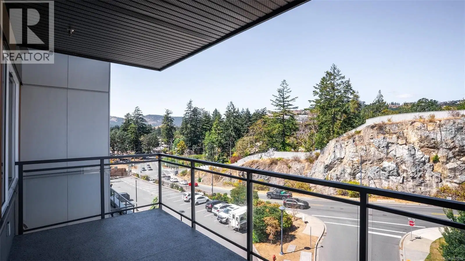 #412 – 967 Whirlaway Crescent