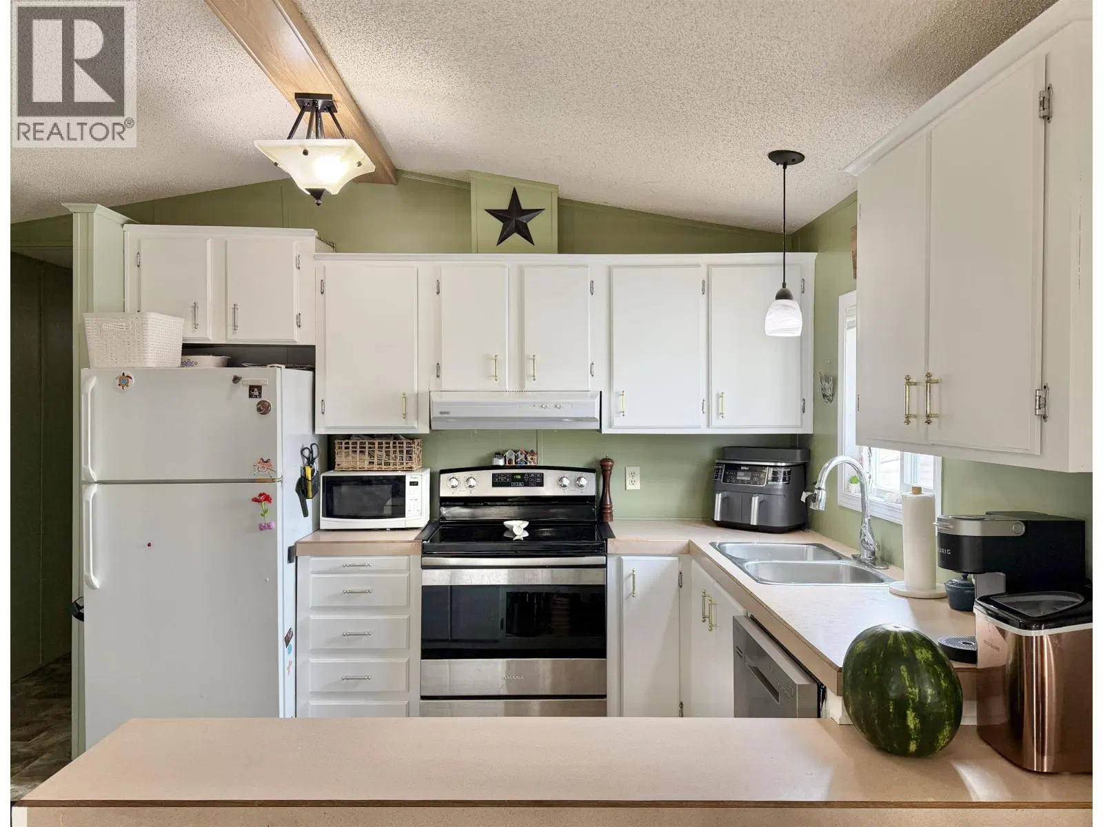 Photo 3 of 16 at #83 – 770 ELEVENTH Avenue