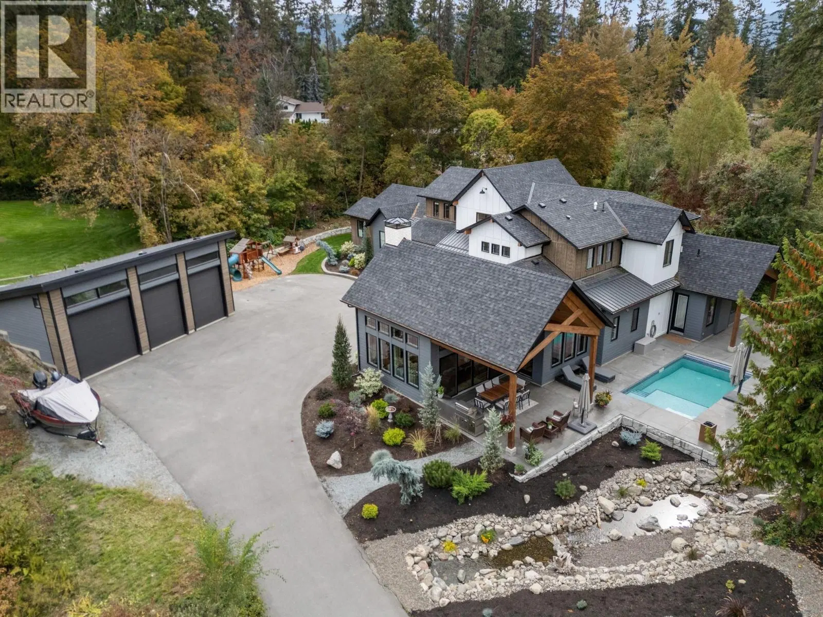 2475 Maquinna Road