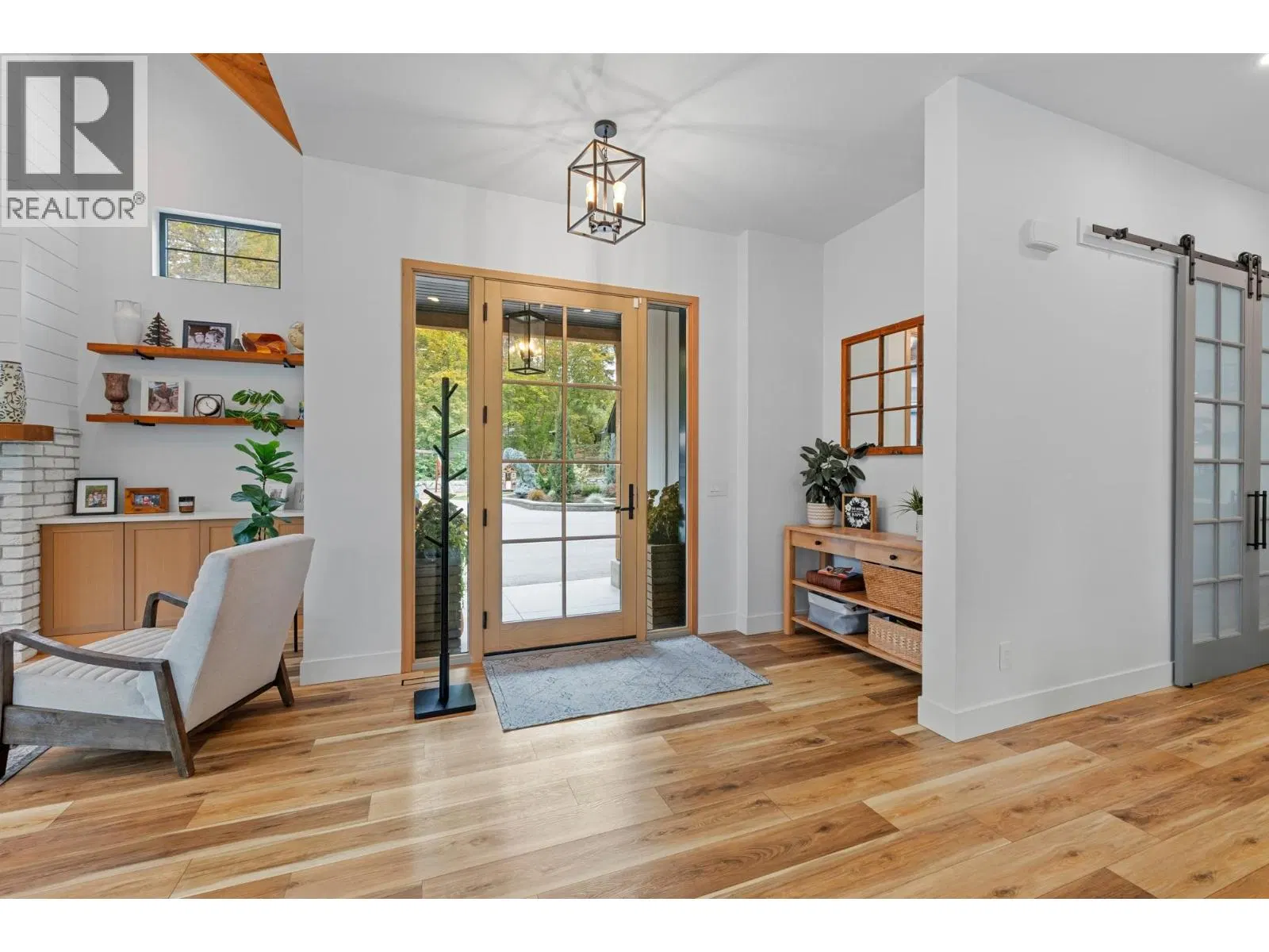 Photo 3 of 92 at 2475 Maquinna Road