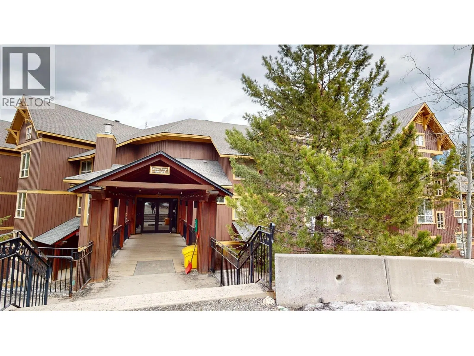 Photo 1 of 33 at #613B – 4559 Timberline Crescent