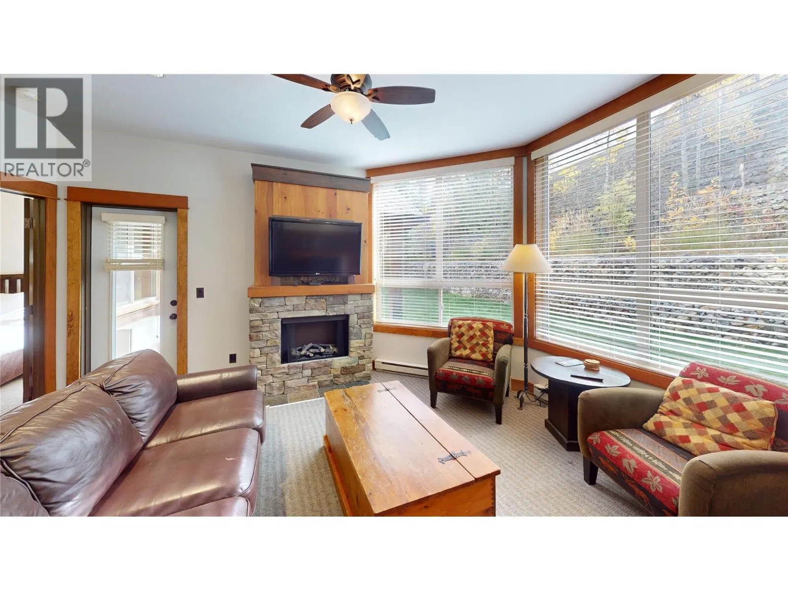 Photo 4 of 33 at #613B – 4559 Timberline Crescent
