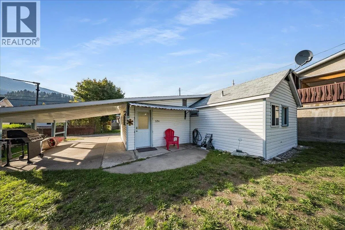 Photo 1 of 31 at 526 8TH Avenue