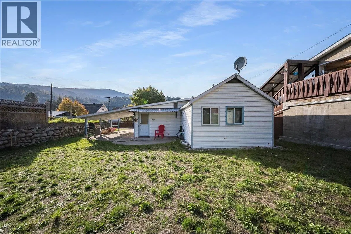 Photo 2 of 31 at 526 8TH Avenue