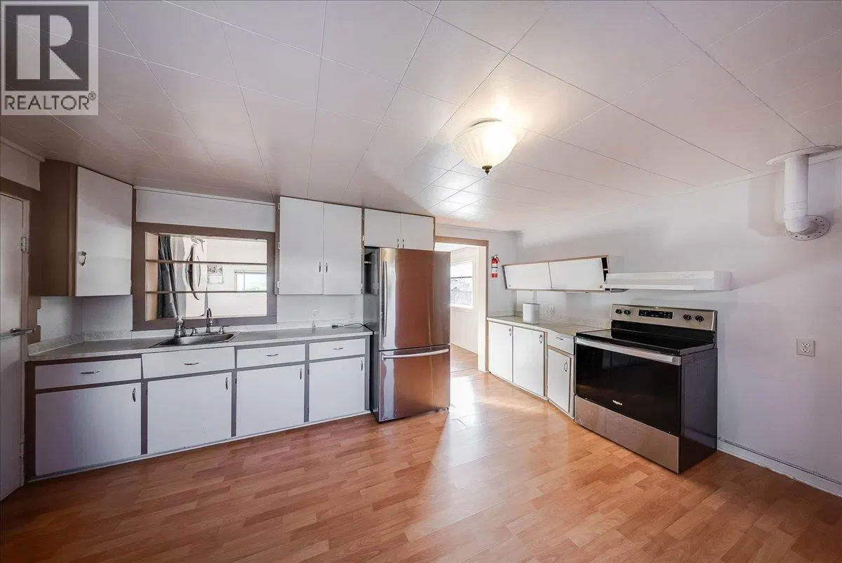 Photo 5 of 31 at 526 8TH Avenue