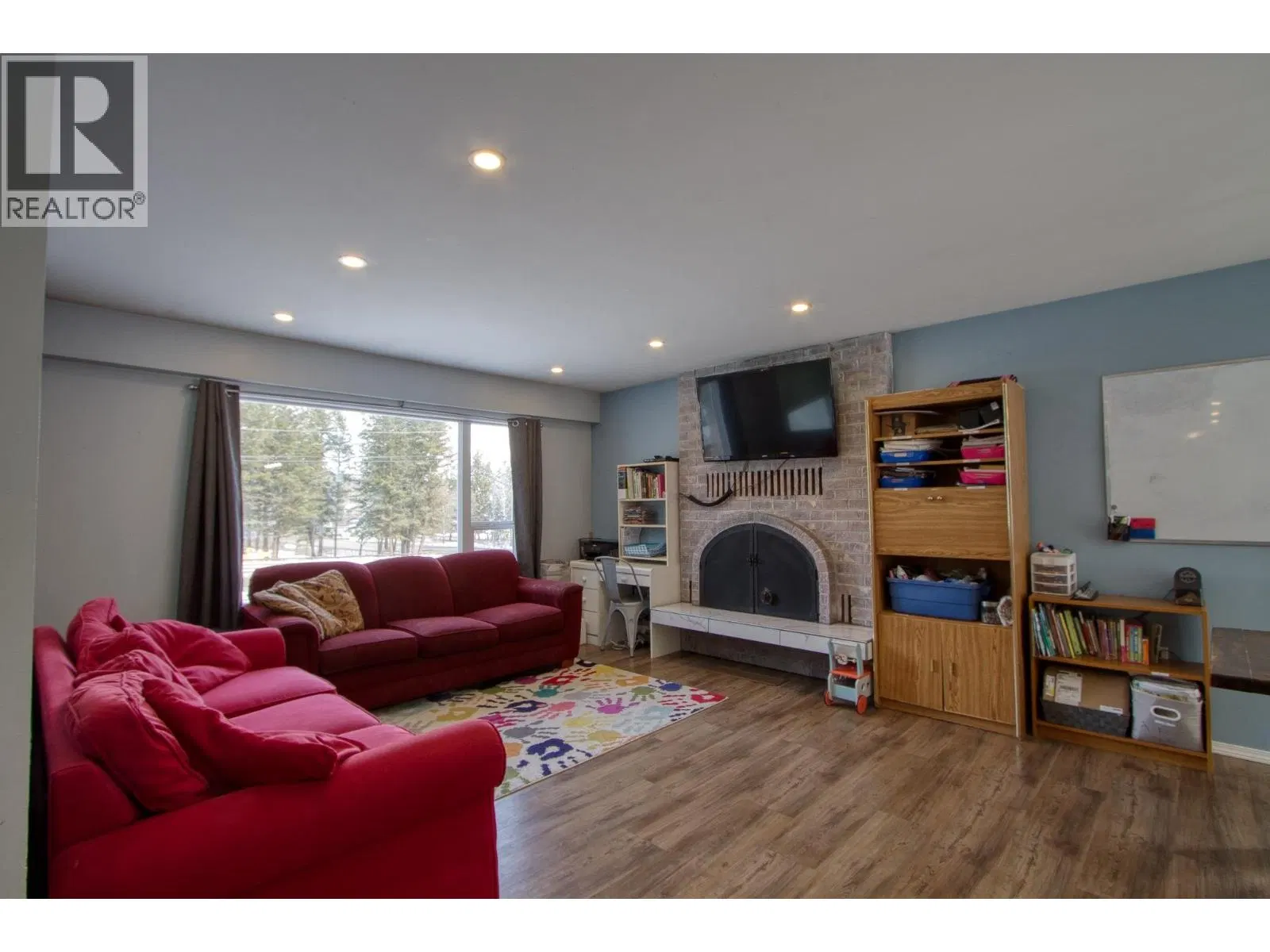 Photo 5 of 40 at 5047 EASZEE Drive