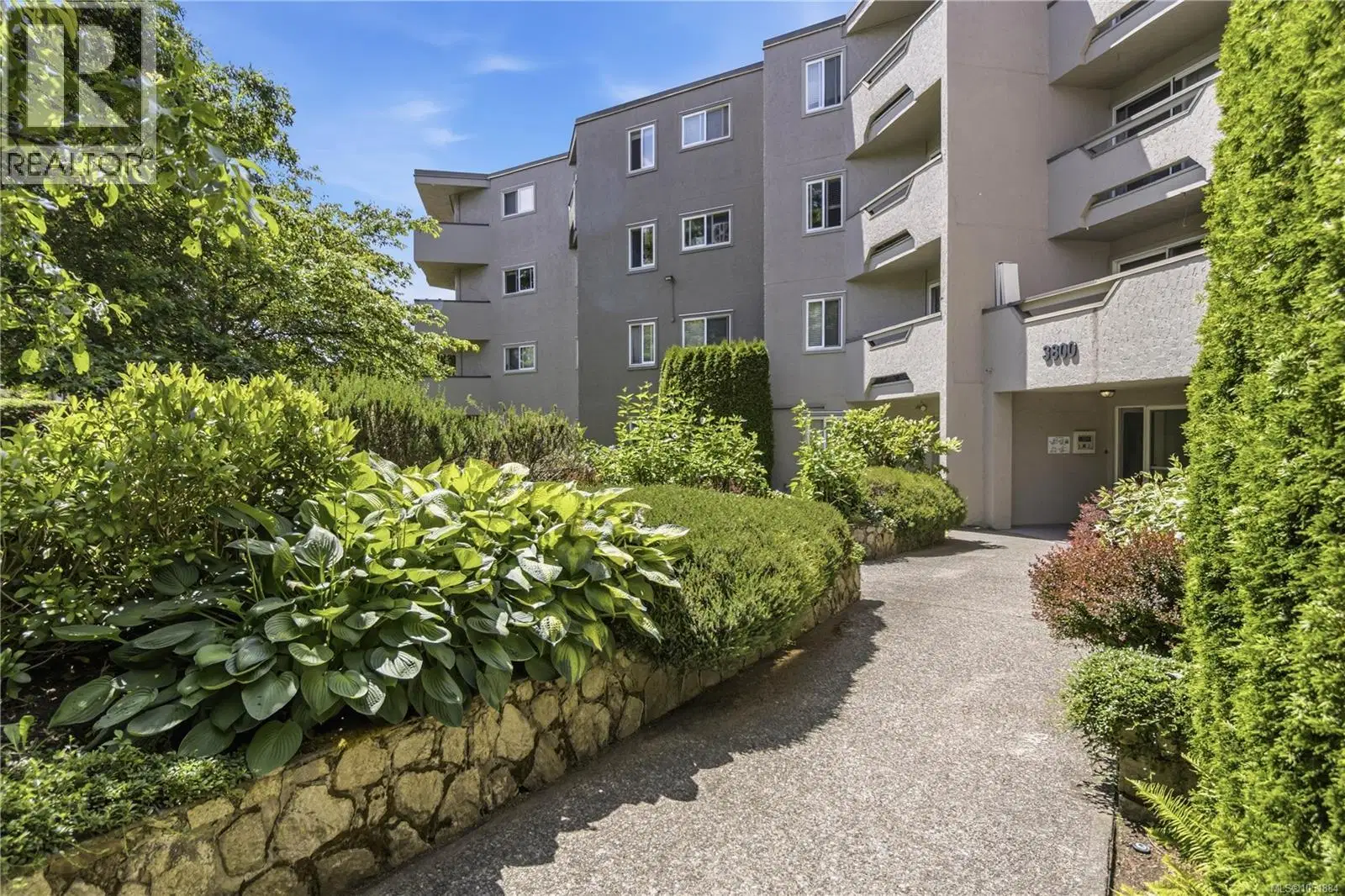 #206 – 3800 Quadra Street